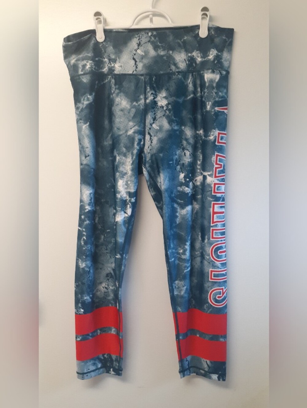 NWT NE Patriots leggings with red stripe accents - size xx-large.